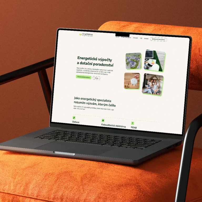 položený notebook na kterém je ukázaný web melena.cz